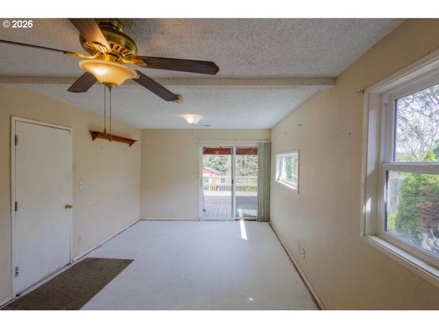 274 S 8TH St, St Helens, OR 97051