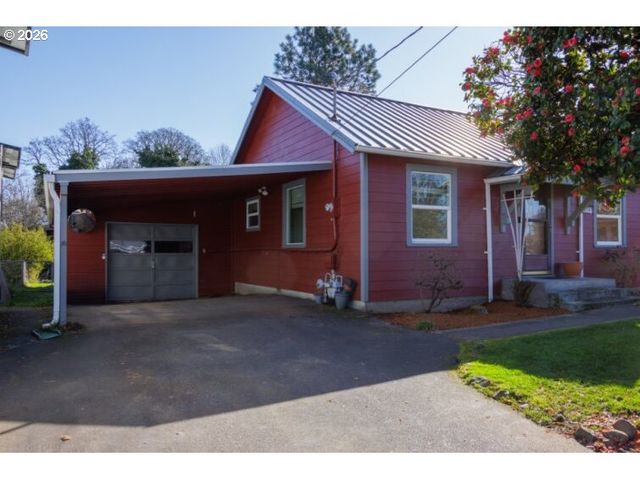 274 S 8TH St, St Helens, OR 97051