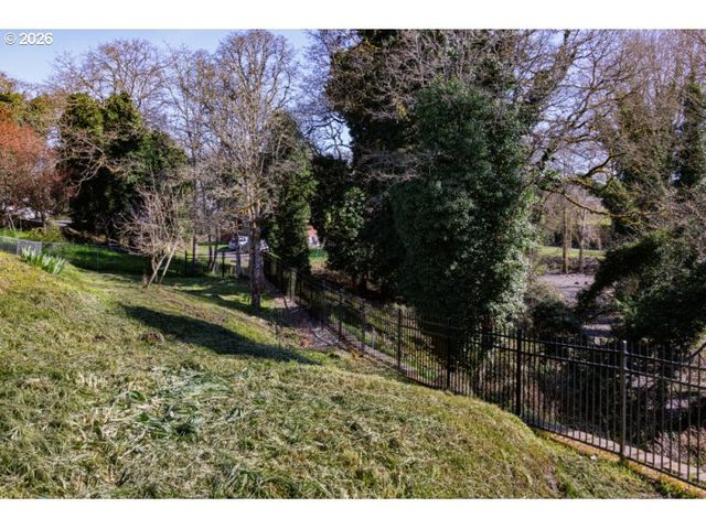 274 S 8TH St, St Helens, OR 97051