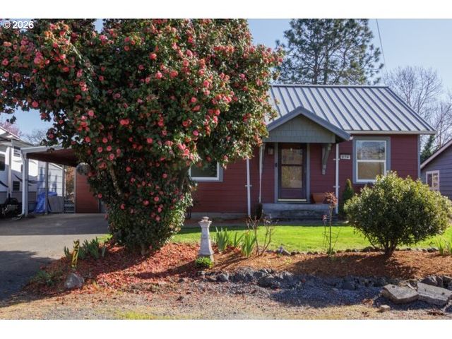 274 S 8TH St, St Helens, OR 97051