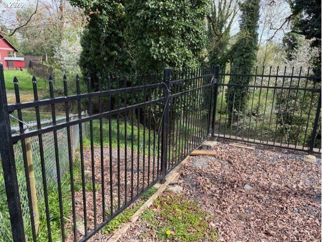 274 S 8TH St, St Helens, OR 97051