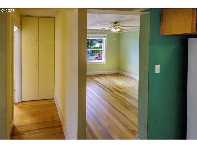 274 S 8TH St, St Helens, OR 97051