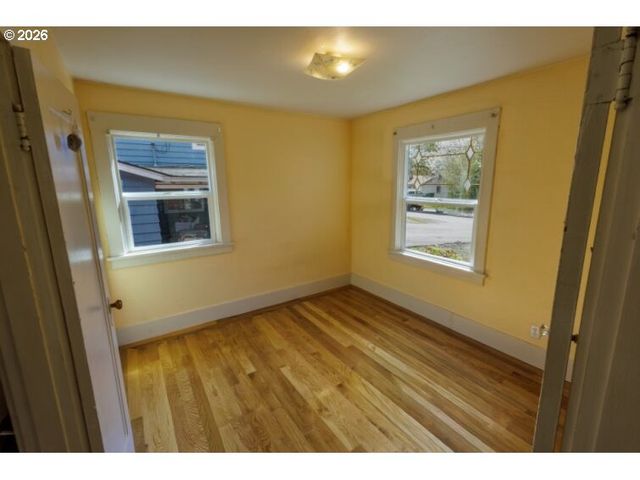 274 S 8TH St, St Helens, OR 97051