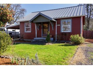 274 S 8TH St, St Helens, OR 97051