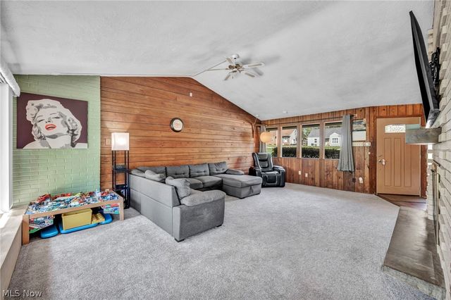 900 Magnolia Avenue, Cuyahoga Falls, OH 44221