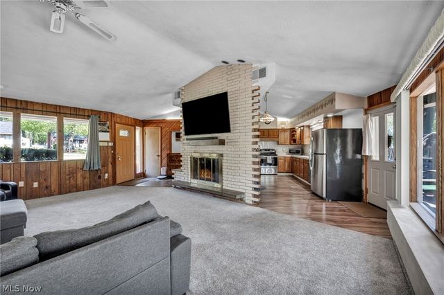 900 Magnolia Avenue, Cuyahoga Falls, OH 44221