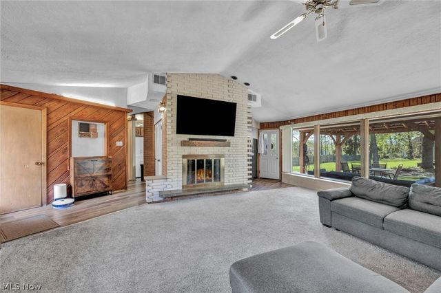 900 Magnolia Avenue, Cuyahoga Falls, OH 44221