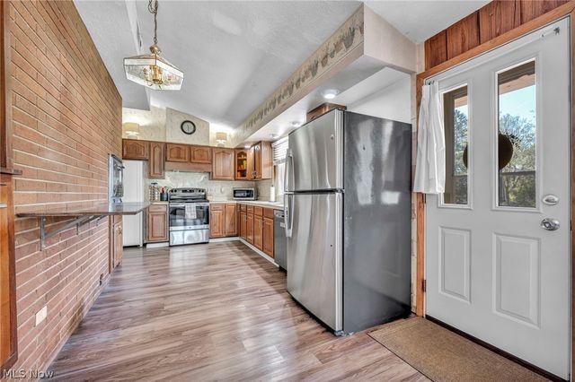 900 Magnolia Avenue, Cuyahoga Falls, OH 44221