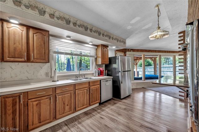 900 Magnolia Avenue, Cuyahoga Falls, OH 44221