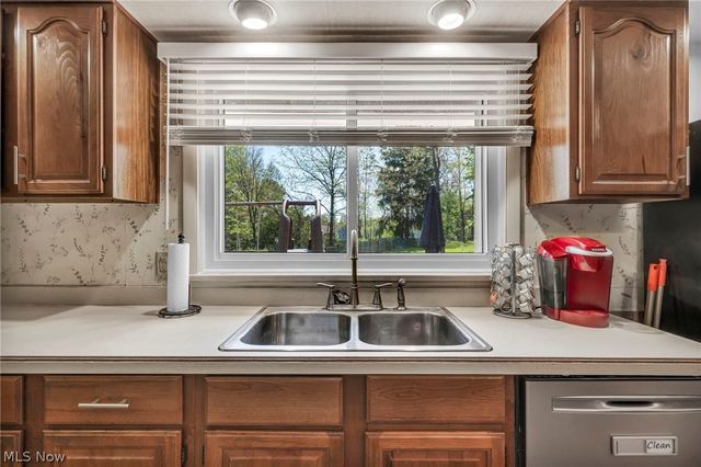 900 Magnolia Avenue, Cuyahoga Falls, OH 44221