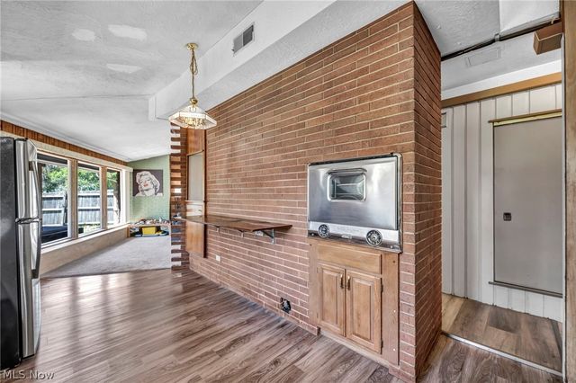 900 Magnolia Avenue, Cuyahoga Falls, OH 44221