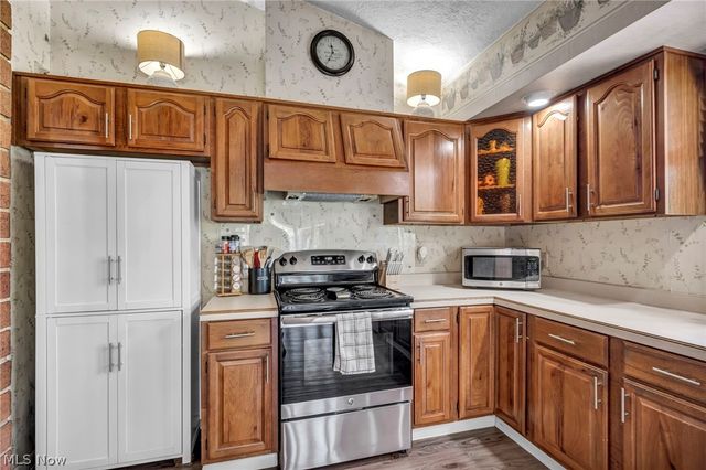 900 Magnolia Avenue, Cuyahoga Falls, OH 44221