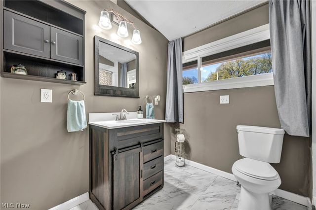 900 Magnolia Avenue, Cuyahoga Falls, OH 44221