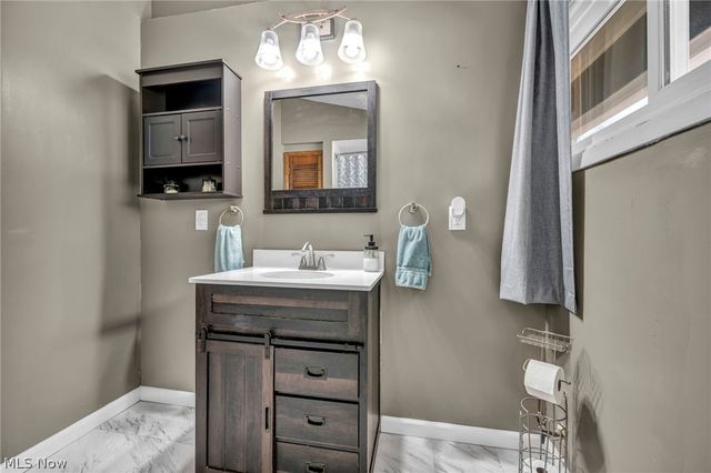 900 Magnolia Avenue, Cuyahoga Falls, OH 44221
