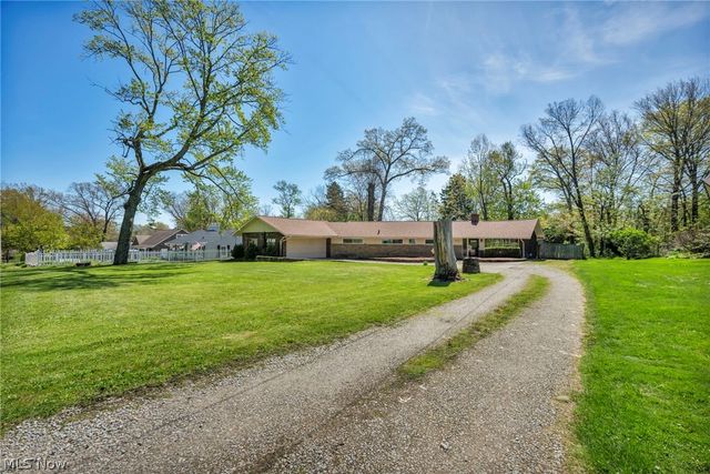 900 Magnolia Avenue, Cuyahoga Falls, OH 44221