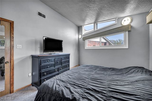 900 Magnolia Avenue, Cuyahoga Falls, OH 44221