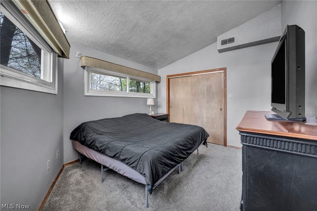 900 Magnolia Avenue, Cuyahoga Falls, OH 44221