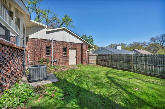 900 Magnolia Avenue, Cuyahoga Falls, OH 44221
