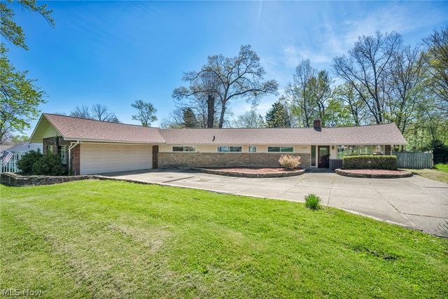 900 Magnolia Avenue, Cuyahoga Falls, OH 44221
