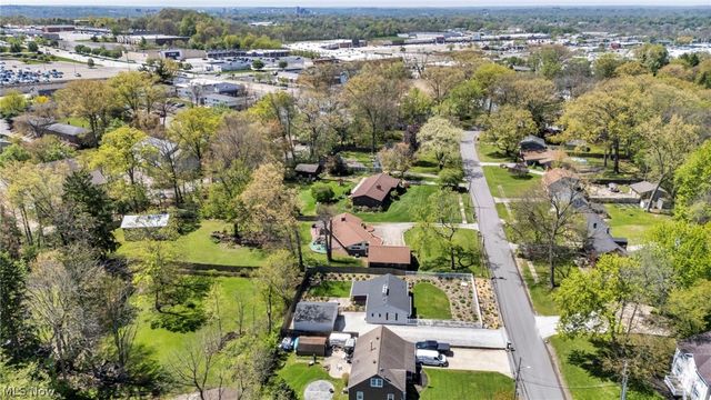 900 Magnolia Avenue, Cuyahoga Falls, OH 44221