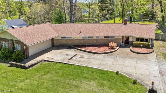 900 Magnolia Avenue, Cuyahoga Falls, OH 44221