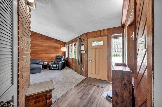 900 Magnolia Avenue, Cuyahoga Falls, OH 44221