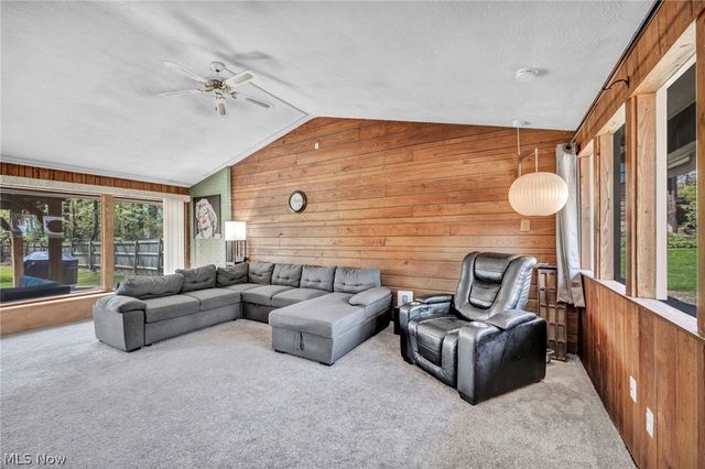 900 Magnolia Avenue, Cuyahoga Falls, OH 44221