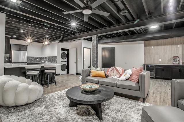 304 SE Wood Lane, Lee's Summit, MO 64063