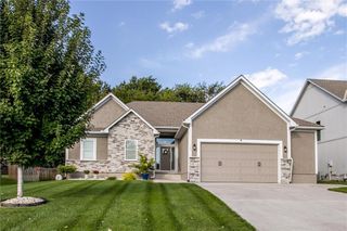304 SE Wood Lane, Lee's Summit, MO 64063