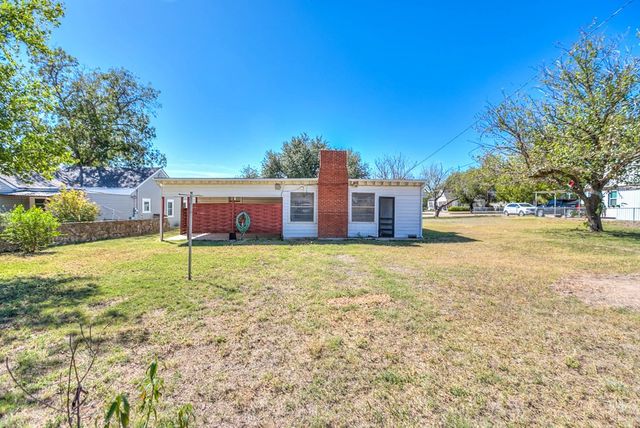 402 N 6th Avenue, Ballinger, TX 76821