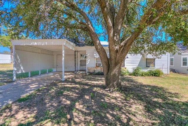 402 N 6th Avenue, Ballinger, TX 76821