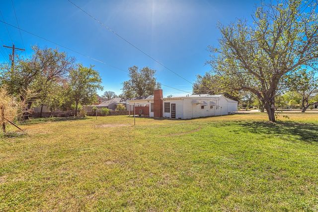 402 N 6th Avenue, Ballinger, TX 76821