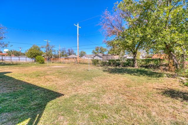 402 N 6th Avenue, Ballinger, TX 76821