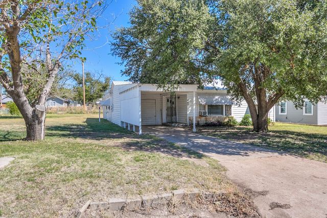 402 N 6th Avenue, Ballinger, TX 76821