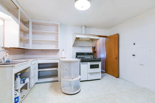 402 N 6th Avenue, Ballinger, TX 76821