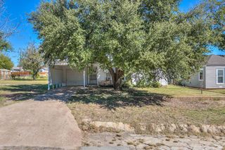 402 N 6th Avenue, Ballinger, TX 76821