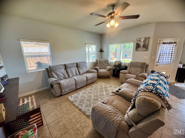 3206 Aviary Way, Bakersfield, CA 93312
