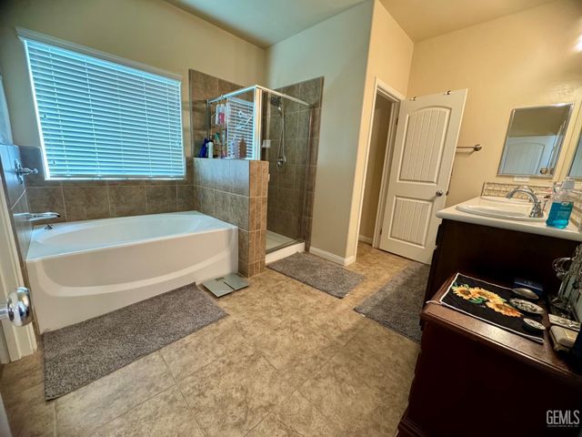 3206 Aviary Way, Bakersfield, CA 93312