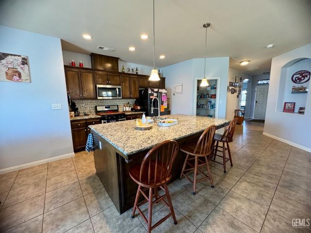 3206 Aviary Way, Bakersfield, CA 93312