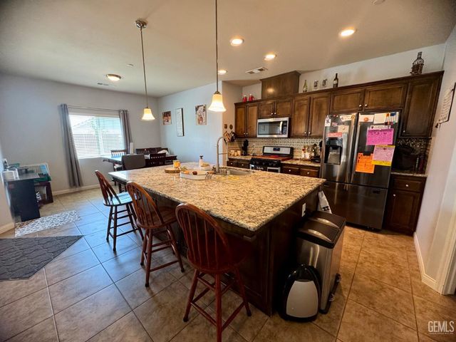 3206 Aviary Way, Bakersfield, CA 93312