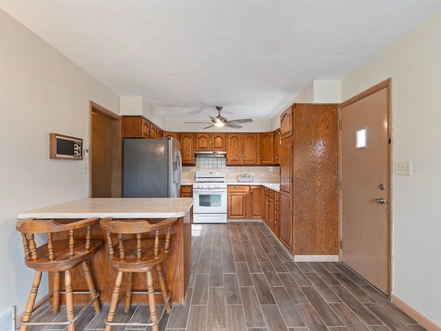 2350 31st Street, Moline, IL 61265