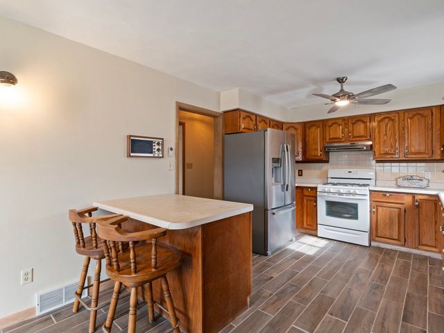 2350 31st Street, Moline, IL 61265