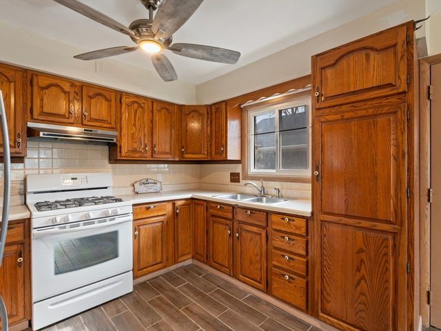 2350 31st Street, Moline, IL 61265