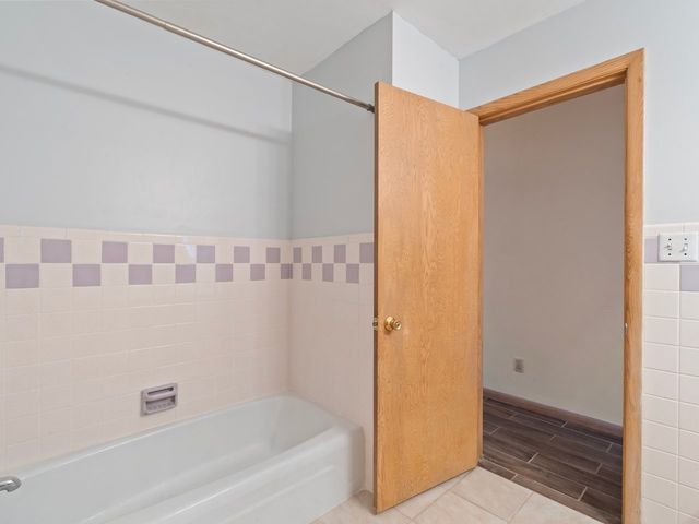 2350 31st Street, Moline, IL 61265