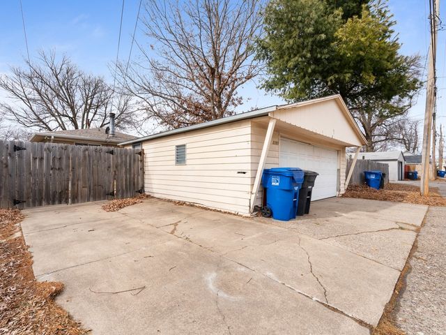 2350 31st Street, Moline, IL 61265