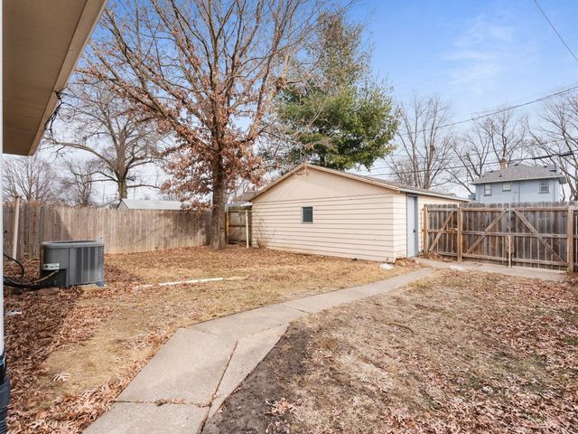 2350 31st Street, Moline, IL 61265