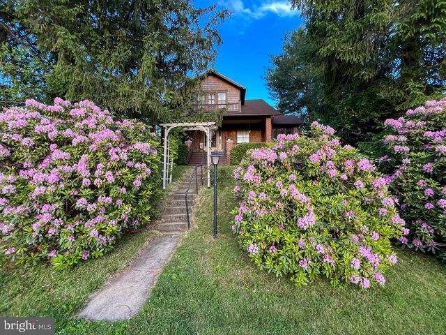 135 PARK AVE, Glen Rock, PA 17327