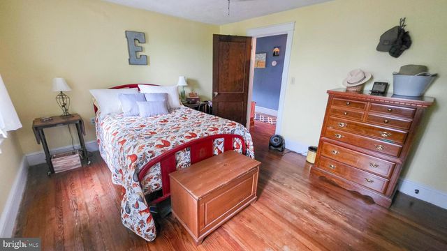 135 PARK AVE, Glen Rock, PA 17327