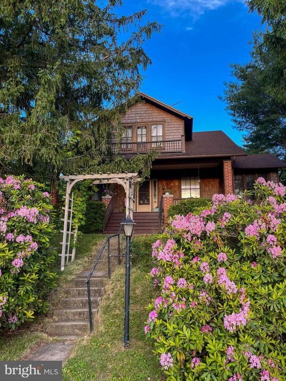 135 PARK AVE, Glen Rock, PA 17327