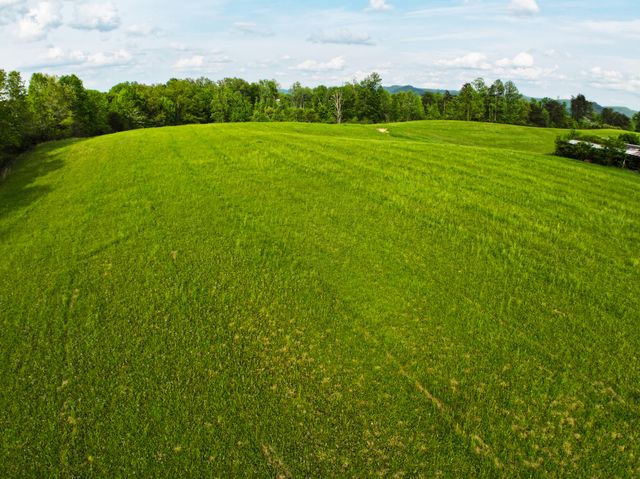 1600 Sand Hill Road, Irvine, KY 40336